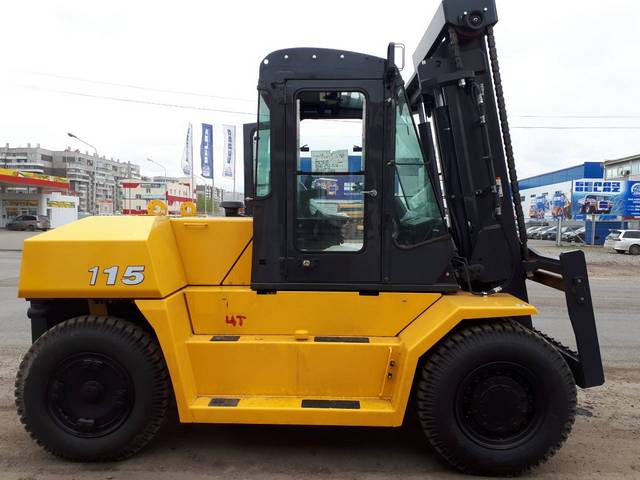 Дизельный погрузчик Komatsu FD115-8