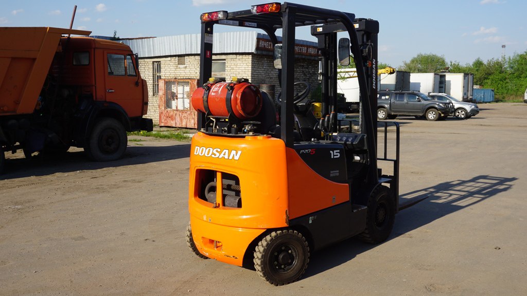 Газовый погрузчик Doosan GC15S-5