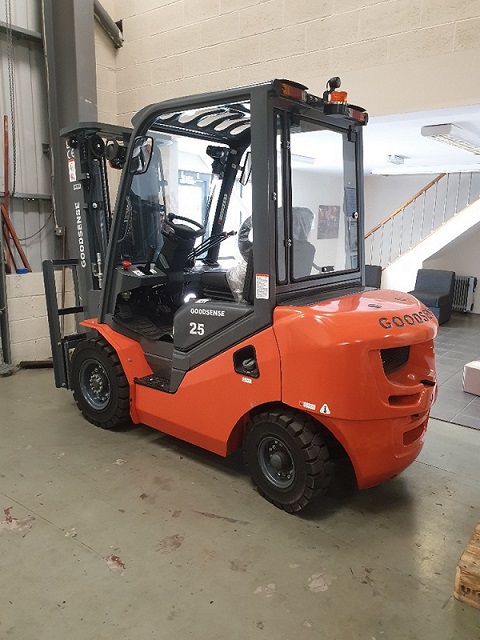 Дизельный погрузчик Goodsense FD25B-W1, 2.5 тонн