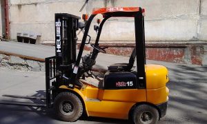Бензиновый погрузчик Heli CPQD15, 1.5 тонн